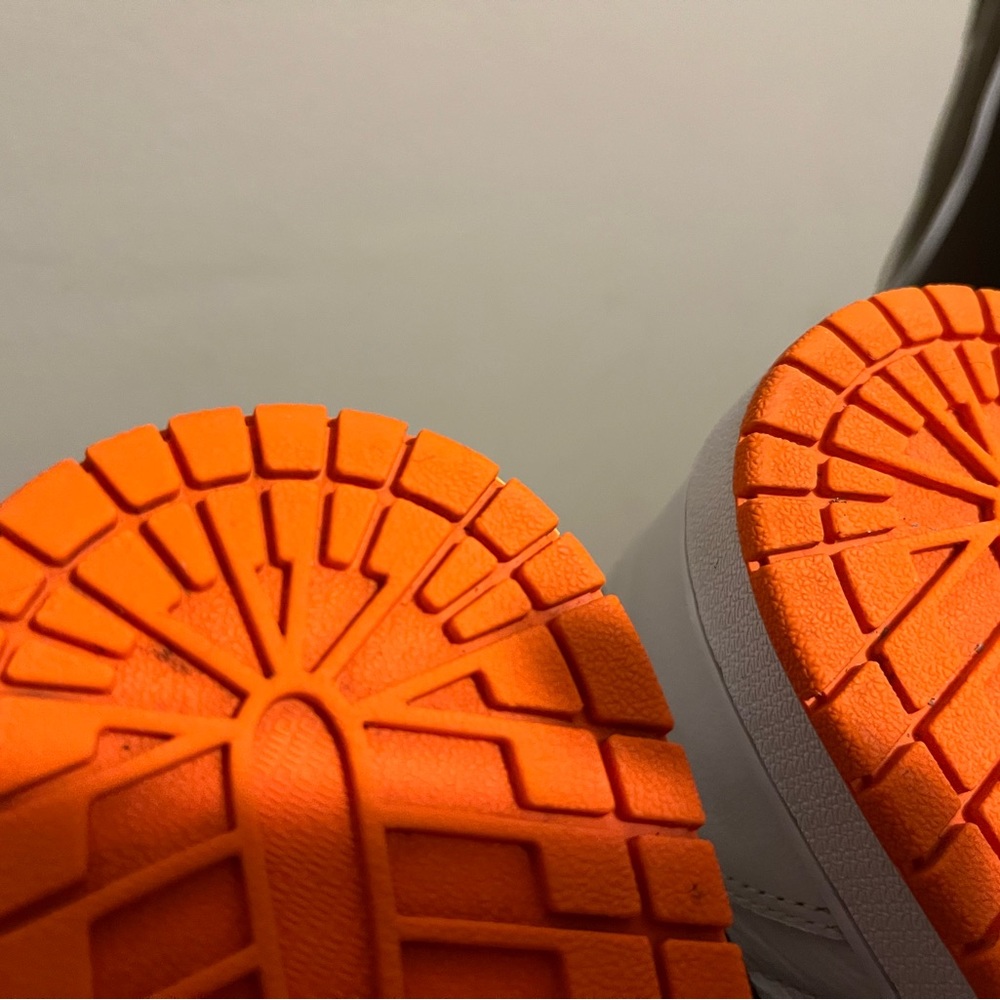Jordan 1 electro orange size 8